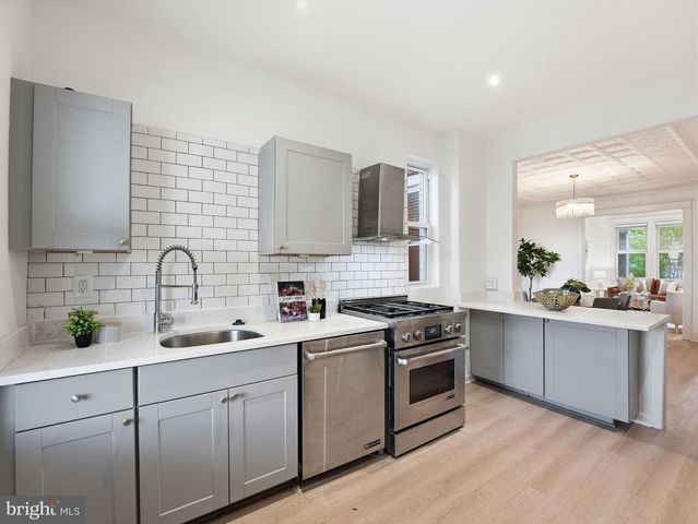2111 4TH ST NE, Washington, DC 20002