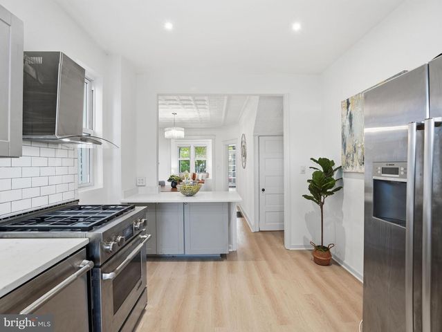 2111 4TH ST NE, Washington, DC 20002