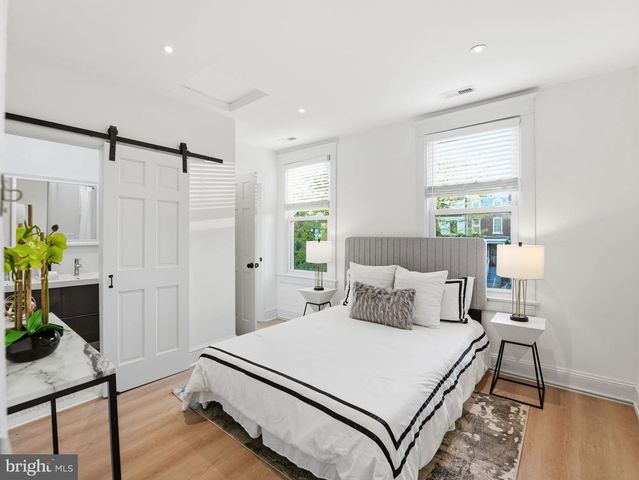 2111 4TH ST NE, Washington, DC 20002