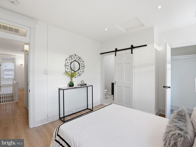 2111 4TH ST NE, Washington, DC 20002