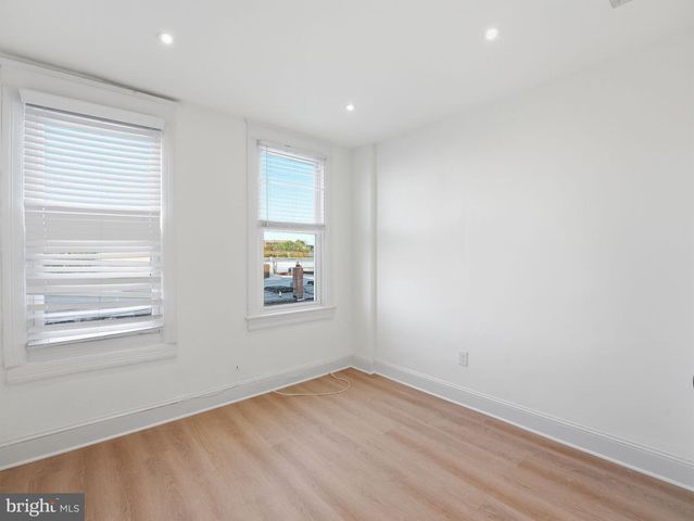 2111 4TH ST NE, Washington, DC 20002