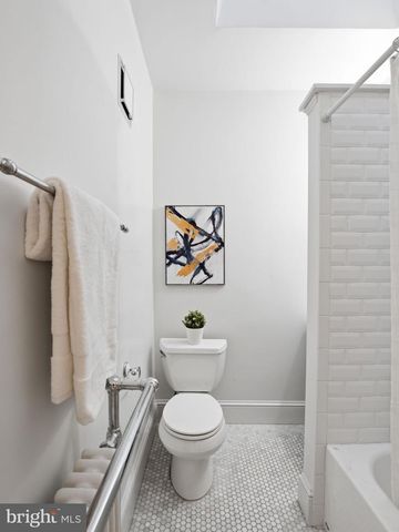 2111 4TH ST NE, Washington, DC 20002