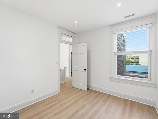 2111 4TH ST NE, Washington, DC 20002