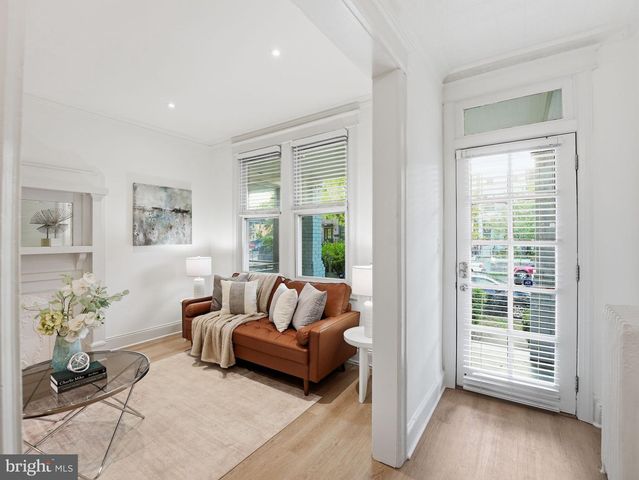 2111 4TH ST NE, Washington, DC 20002