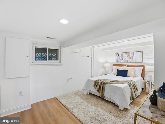 2111 4TH ST NE, Washington, DC 20002