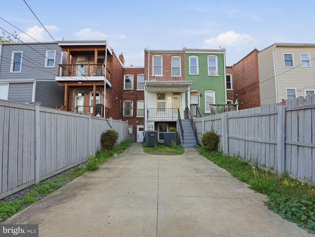 2111 4TH ST NE, Washington, DC 20002