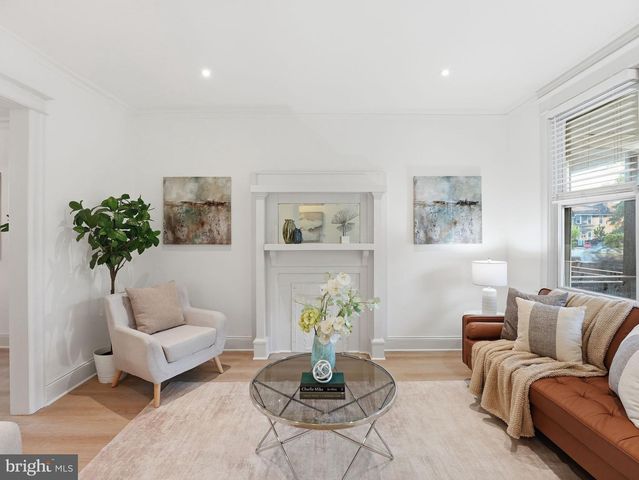 2111 4TH ST NE, Washington, DC 20002