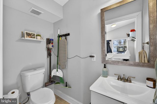 25 W SOUTHWERK ST, Winchester, VA 22601