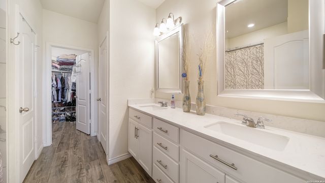 350 Colonial Blf, Universal City, TX 78148