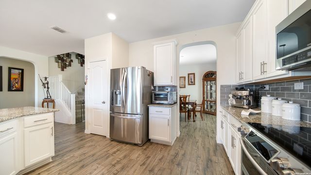 350 Colonial Blf, Universal City, TX 78148