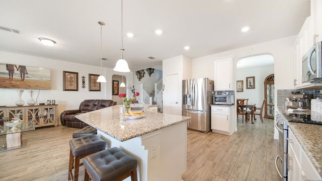 350 Colonial Blf, Universal City, TX 78148