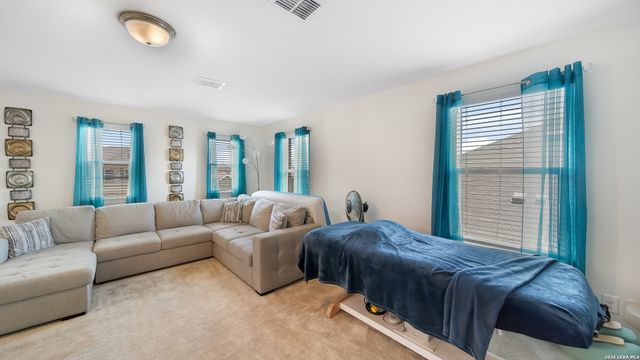 350 Colonial Blf, Universal City, TX 78148