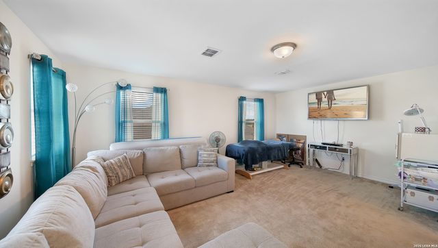 350 Colonial Blf, Universal City, TX 78148