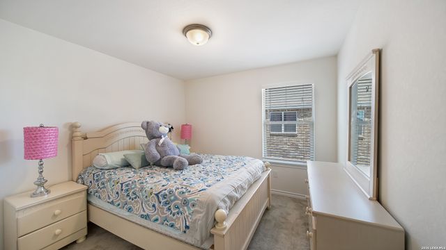 350 Colonial Blf, Universal City, TX 78148