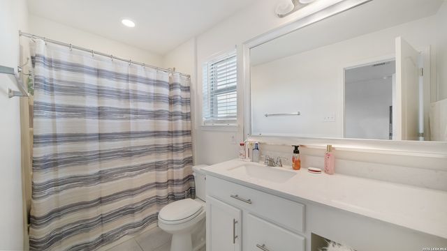 350 Colonial Blf, Universal City, TX 78148