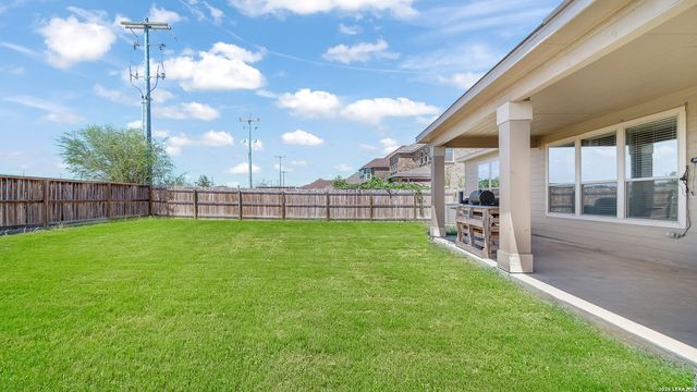 350 Colonial Blf, Universal City, TX 78148