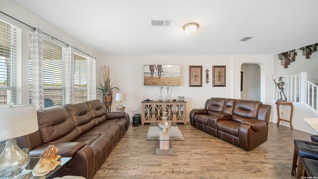 350 Colonial Blf, Universal City, TX 78148