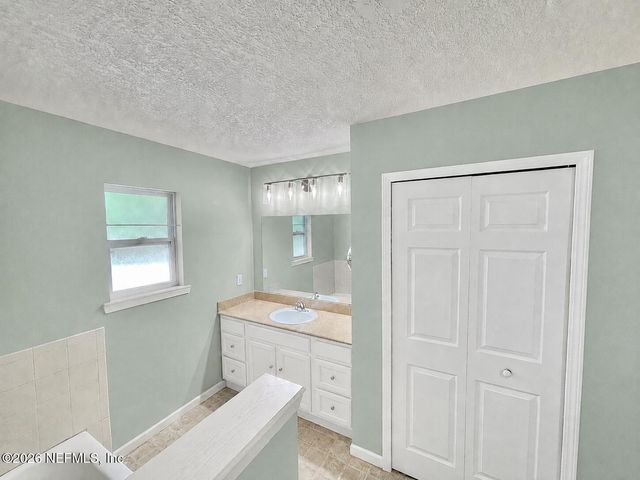 4025 THUNDER HEIGHTS Lane, Middleburg, FL 32068