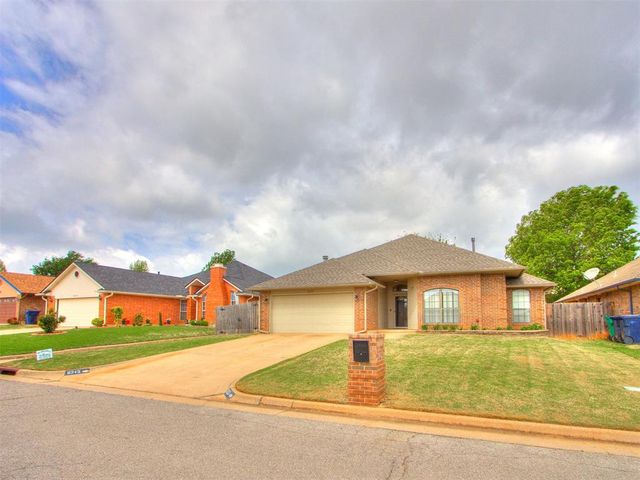 8213 Wilshire Ridge Drive, Oklahoma City, OK 73132