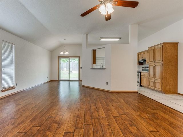 8213 Wilshire Ridge Drive, Oklahoma City, OK 73132