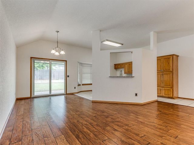 8213 Wilshire Ridge Drive, Oklahoma City, OK 73132