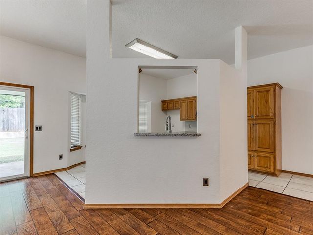 8213 Wilshire Ridge Drive, Oklahoma City, OK 73132