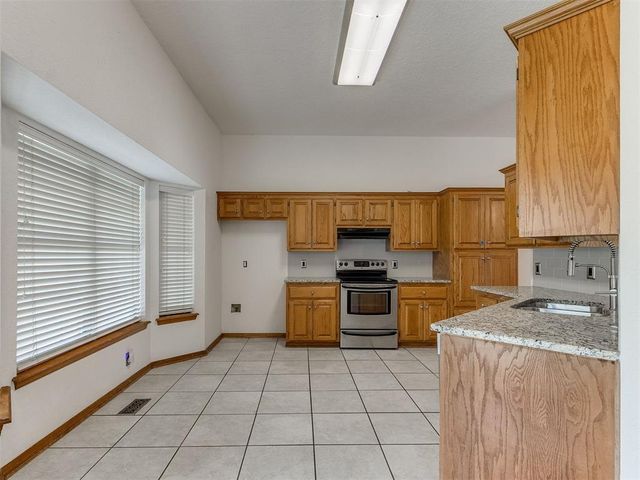 8213 Wilshire Ridge Drive, Oklahoma City, OK 73132