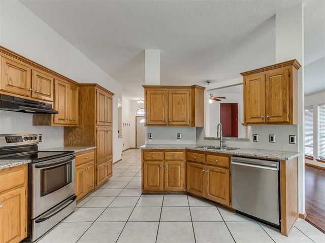 8213 Wilshire Ridge Drive, Oklahoma City, OK 73132