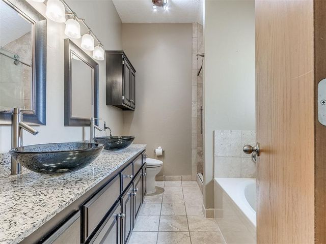 8213 Wilshire Ridge Drive, Oklahoma City, OK 73132