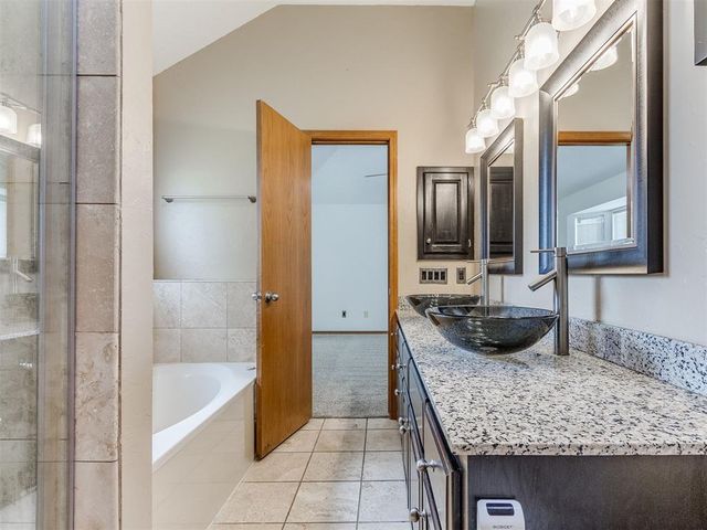 8213 Wilshire Ridge Drive, Oklahoma City, OK 73132