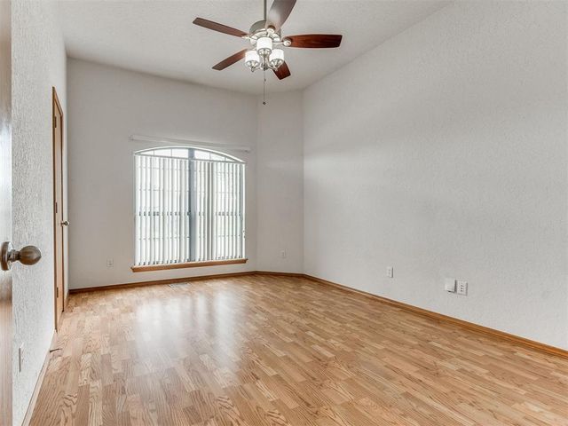 8213 Wilshire Ridge Drive, Oklahoma City, OK 73132