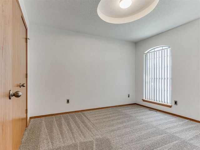 8213 Wilshire Ridge Drive, Oklahoma City, OK 73132