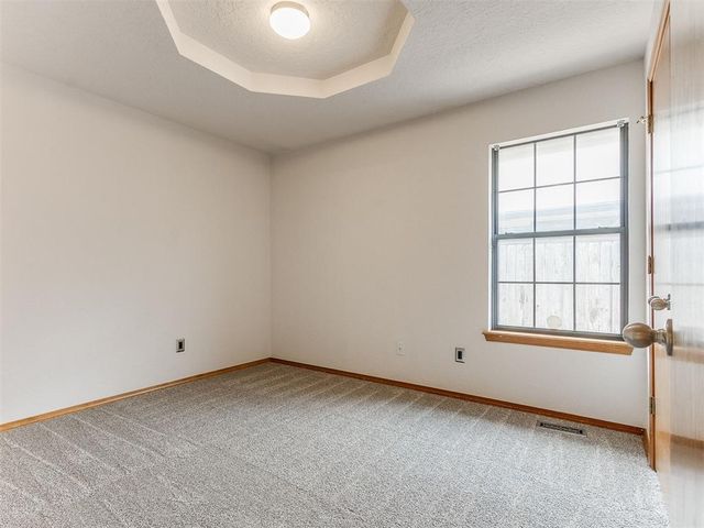 8213 Wilshire Ridge Drive, Oklahoma City, OK 73132