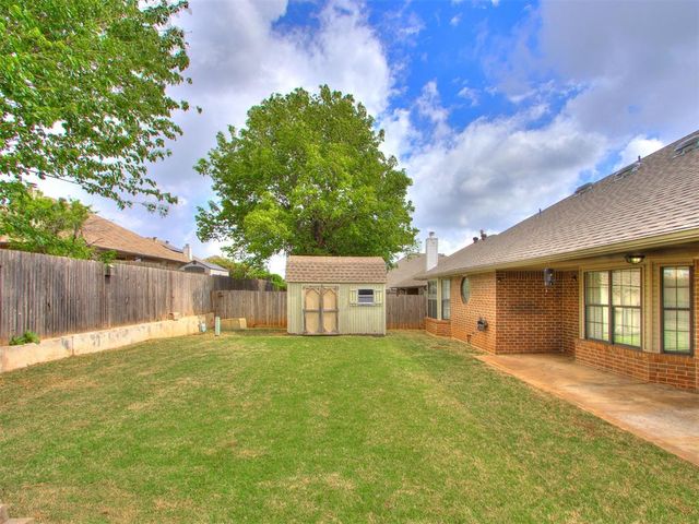 8213 Wilshire Ridge Drive, Oklahoma City, OK 73132