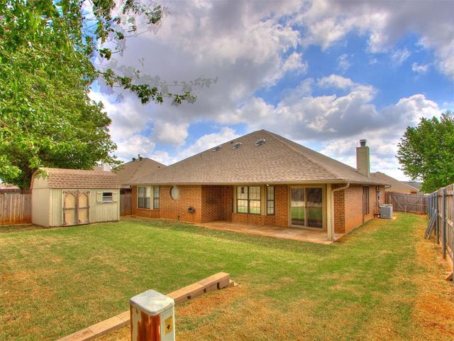 8213 Wilshire Ridge Drive, Oklahoma City, OK 73132