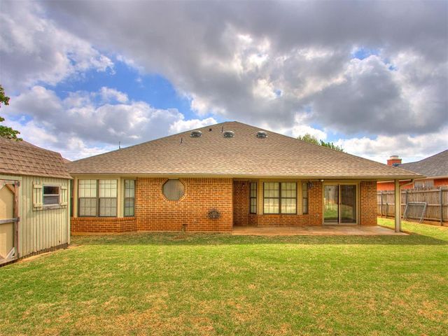 8213 Wilshire Ridge Drive, Oklahoma City, OK 73132