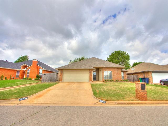 8213 Wilshire Ridge Drive, Oklahoma City, OK 73132