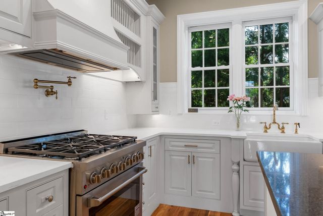 206 S Adair Street, Clinton, SC 29325