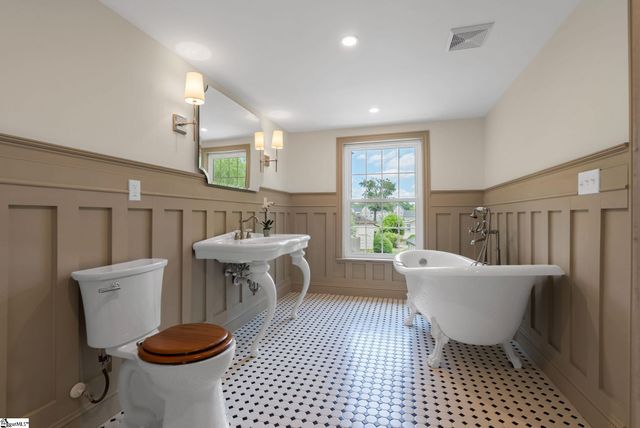 206 S Adair Street, Clinton, SC 29325