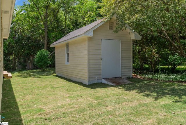 206 S Adair Street, Clinton, SC 29325