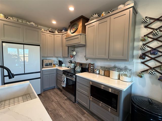 9221 Parkview, Tolar, TX 76476
