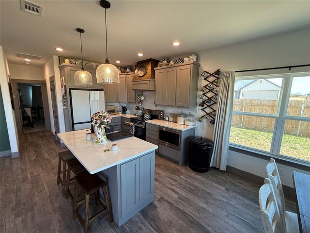 9221 Parkview, Tolar, TX 76476