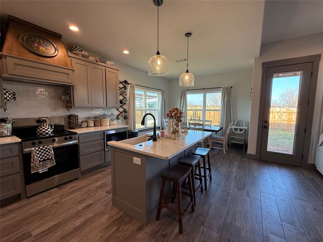 9221 Parkview, Tolar, TX 76476