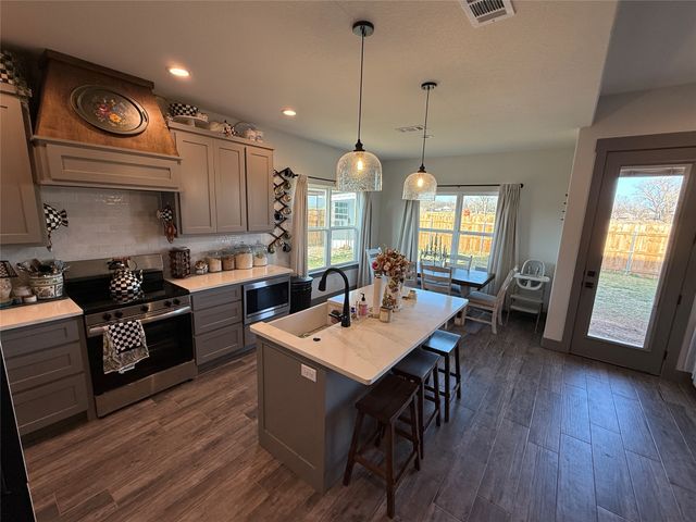 9221 Parkview, Tolar, TX 76476
