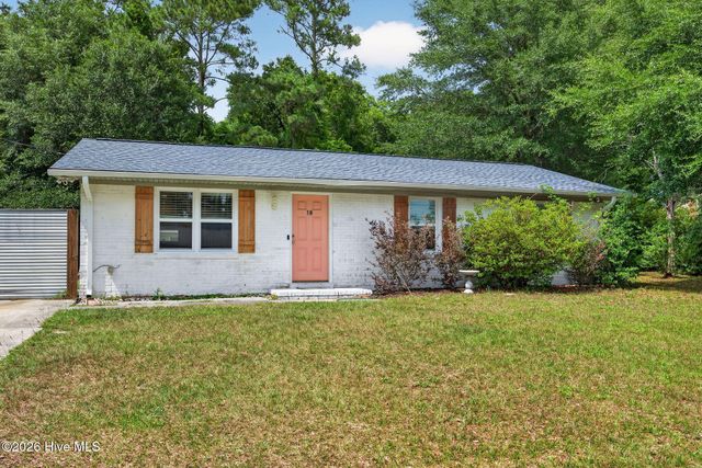 18 Hampton Drive, Castle Hayne, NC 28429