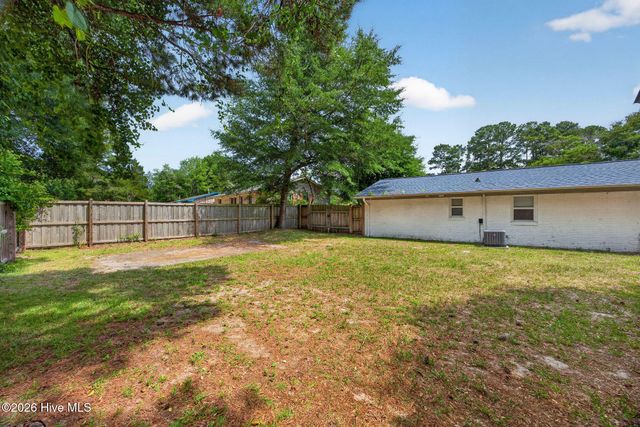 18 Hampton Drive, Castle Hayne, NC 28429