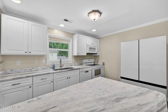 18 Hampton Drive, Castle Hayne, NC 28429