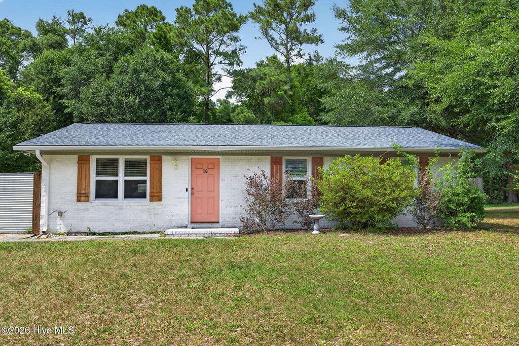 18 Hampton Drive, Castle Hayne, NC 28429