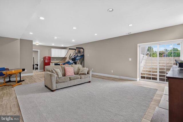41858 FARNBOROUGH PL, Leesburg, VA 20176