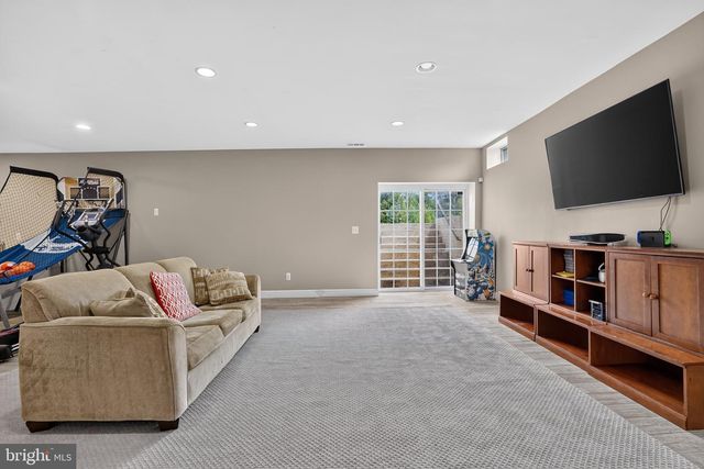 41858 FARNBOROUGH PL, Leesburg, VA 20176